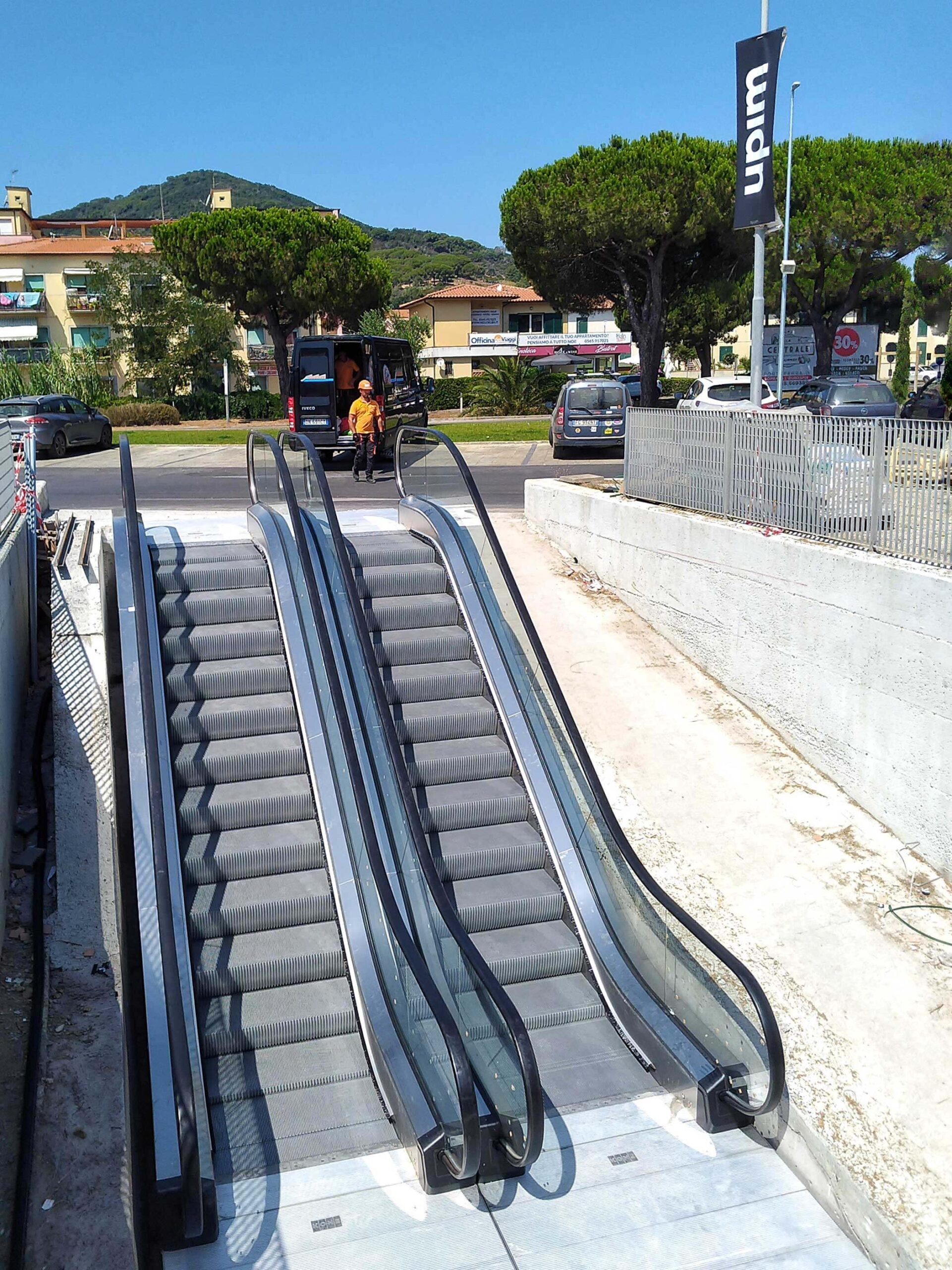 Gruppo Bondatti installazione scale mobili a Isola d'Elba Toscana Supermercati